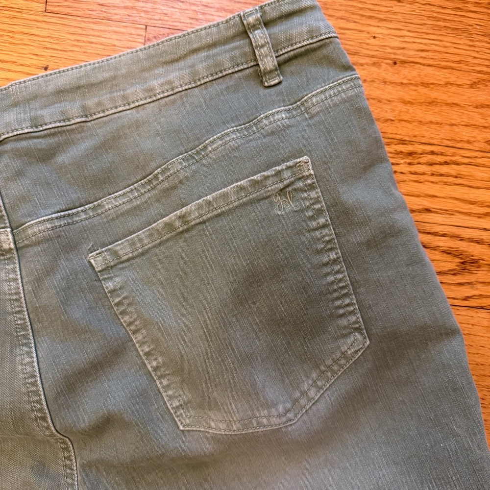 Grace & Lace Distressed Straight Leg Cropped Jeans - Picture 12 of 12
